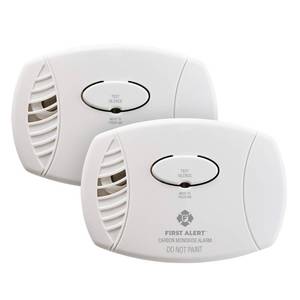 lot 4079 image: FIRST ALERT Carbon Monoxide Detector, No Outlet Required, Battery Operated, CO400, White, 2 Count (Pack of 1)