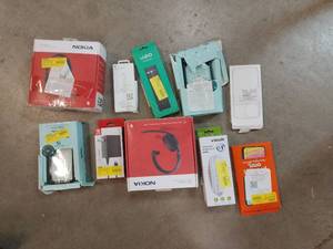 lot 5119 image: Electronics Bundle- As Is Lot