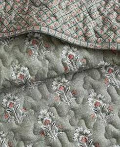 lot 1697 image: Queen size grain with flower pattern bed blanket
