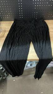 lot 20315 image: Black Casual Lounge Pants XL