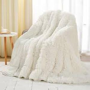 lot 13566 image: Faux Fur Weighted Blanket Gray 48 x 72 in