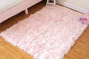 lot 1923 image: Fuzzy pink carpet 5 ft by 3 ft approximately