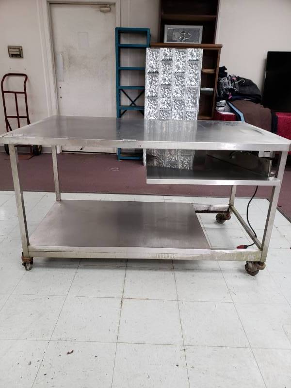 lot 1130 image: Hechoen Rolling SS Work Table Heated 57x38