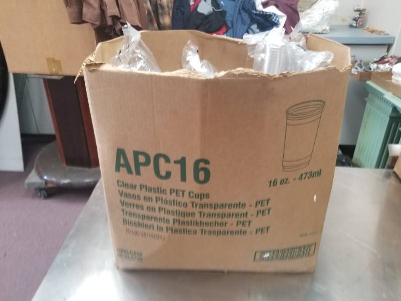 lot 1219 image: Box of 16oz Clear Plastic PET Cups - APC16