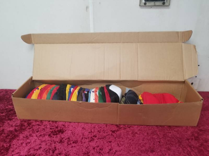 lot 7560 image: Lot of Ball Caps in a box