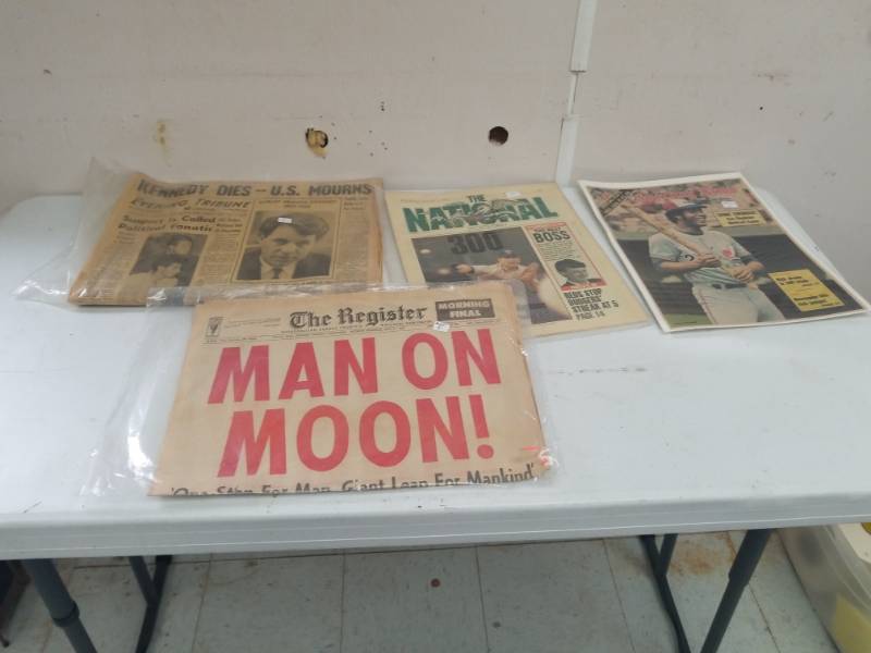 lot 7586 image: Vintage Collectible Newspapers