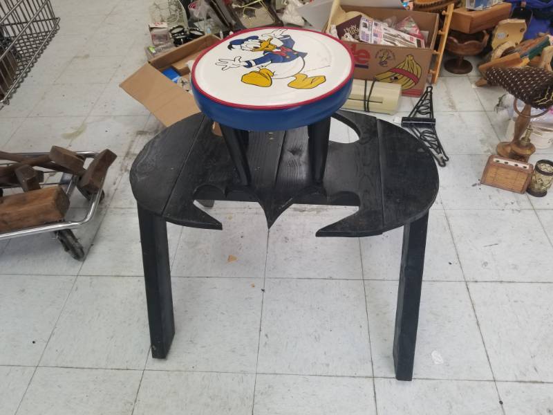 lot 7589 image: Batman Kids Table and Donald Duck Stool