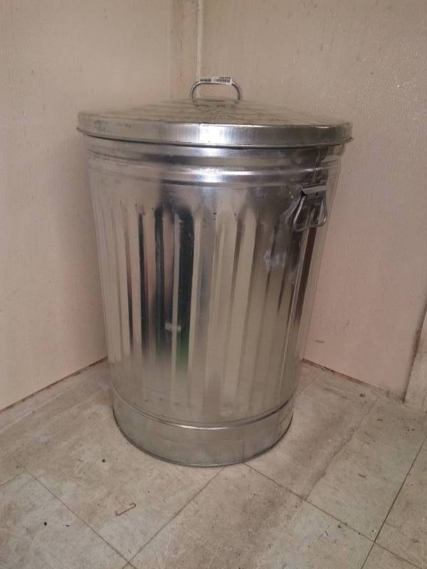 lot 3896 image: Galvanized Trash Can with Lid