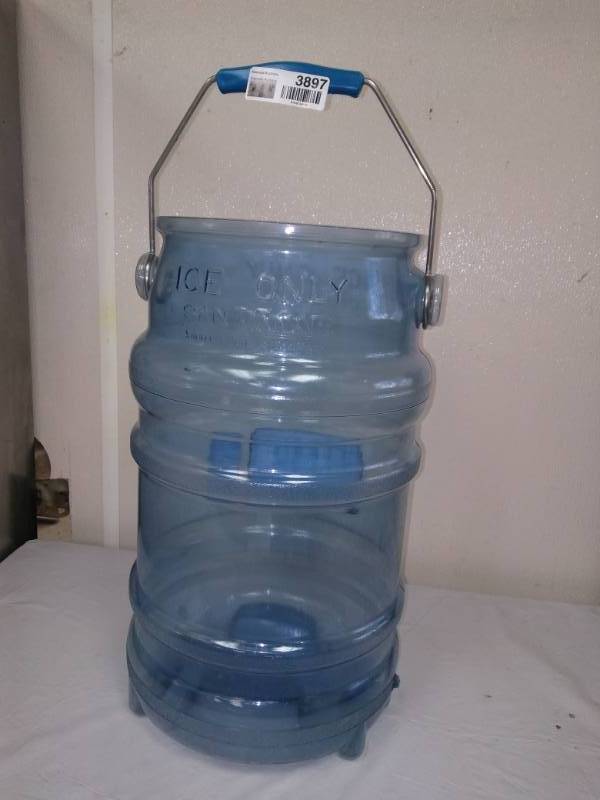 lot 3897 image: Ice Bucket with Handle