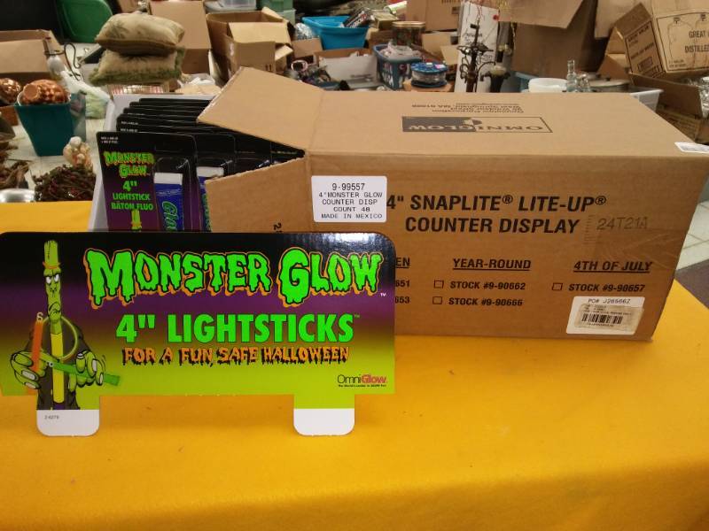 lot 10423 image: Case of MonsterGlow 4 Lightsticks