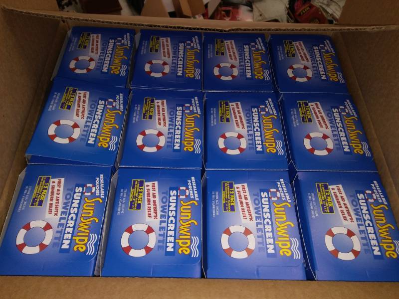 lot 10424 image: Case of Sun Swipe Sunburn Relief Towelettes