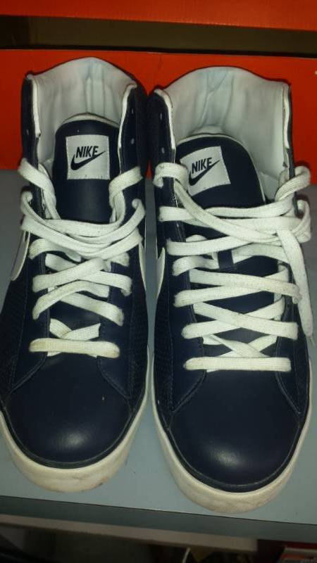 lot 7538 image: Nike Navy Blue  White High Top Tennis Shoes Sz 13