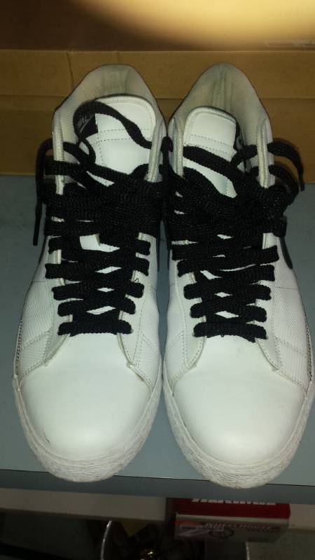 lot 7542 image: Nike BlackWhite High Top Tennis Shoes Sz 13