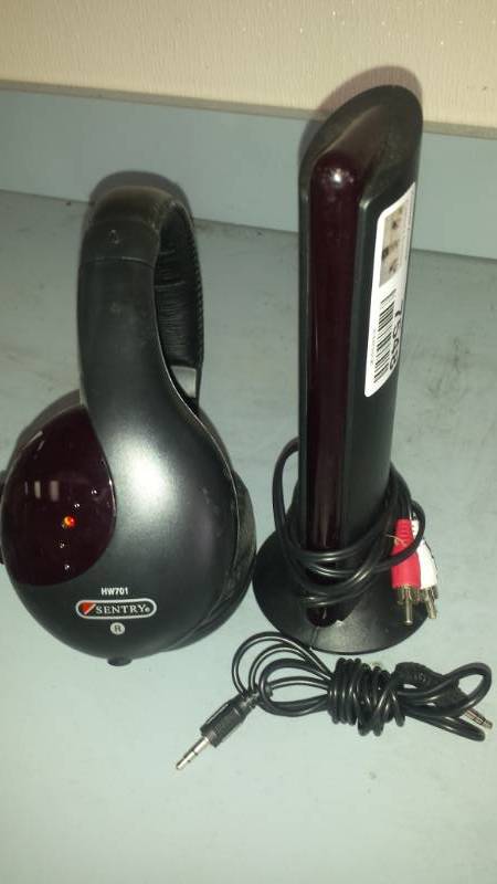 lot 7548 image: Sentry HW701 Wireless Headphones