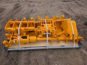 lot 4984 image: Mini Excavator 8 Piece Attachment Set