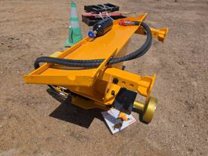 lot 5017 image: Captok AD680 Skid Steer Pile Hammer Attachment
