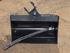 lot 5028 image: 24 Hydraulic Excavator Tilting Bucket Attachment