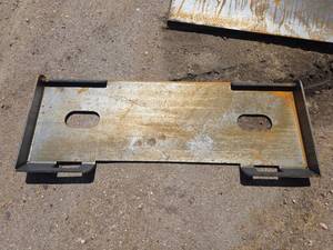 lot 5032 image: Skid Steer Universal Mounting Plate