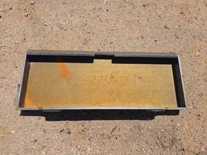 lot 5034 image: Mini Skid Steer Universal Mounting Plate