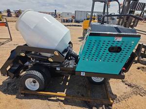 lot 5043 image: Wheeled Mini Mixer Truck MT800 13.5HP Gasoline Engine