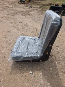 lot 5114 image: Heavy Duty Excavator Operator Seat with Cushioning