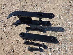 lot 5122 image: Mechanical Thumb Clamp for Mini Excavator