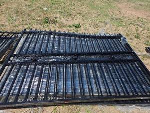 lot 5337 image: 20ft Bi-Parting Wrought Iron Metal Gate with Decorative Scrollwork