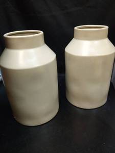 lot 1067 image: Beige Ceramic vases Home Decor 2pcs Small vase Set Boho vase Modern Farmhouse Decor (Beige Spot) - Retail $16