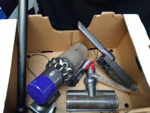 lot 1147 image: Dyson V8 Cordless Vacuum Cleaner with Accessories.  - Retail $100
