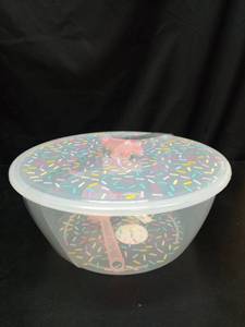 lot 1152 image: Clear Candy Salad Bowl Set - Retail $12