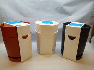 lot 1189 image: Room Essentials Planter Pots 3 Set of 2, various colors  - Retail $15