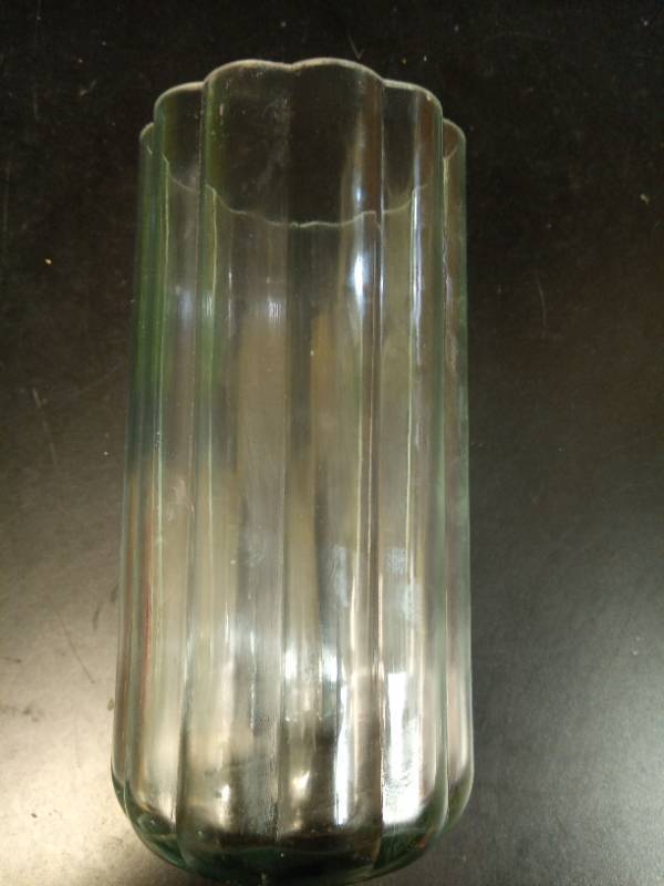 lot 2039 image: Clear Glass Ribbed Vase - Retail $15