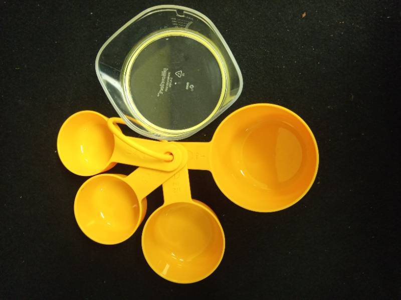 lot 2012 image: Vintage Measuring Cups - Retail $13