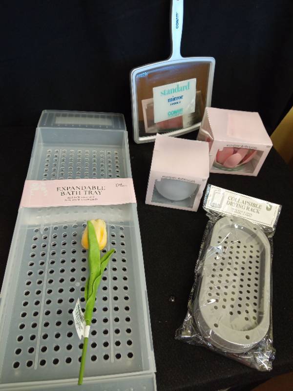lot 2020 image: Bathroom Essentials Bundle Set - Retail $45
