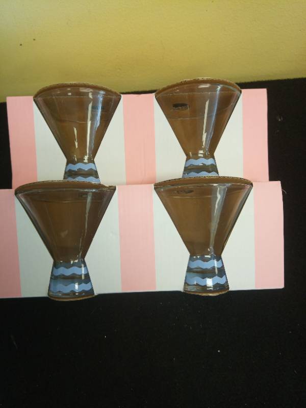 lot 2088 image: Martini Classic Glass Set 4pc set
