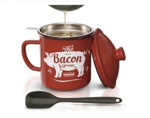 lot 57084 image: Bacon Grease Container With Strainer, 46OZ Large Enamel Grease Container, With Silicone Spatula, Farmhouse Bacon Grease Keeper, Cooking Oil Container For Kitchen Fat Storage, Dishwasher Safe-Red - Retail $15