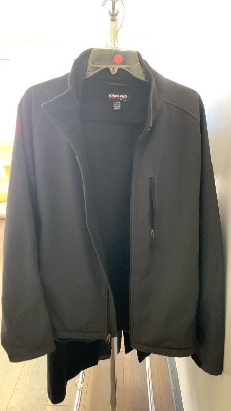 lot 102 image: Kirkland Signature Black Full-Zip Jacket Size LG  used in good condition