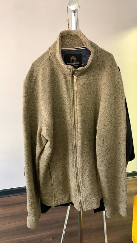 lot 104 image: Weatherproof Full Zip Fleece Jacket size G used in good condition