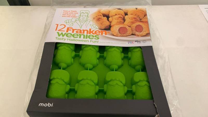 lot 117 image: 12 Franken-weenies Halloween Hot Dog Silicone Mold