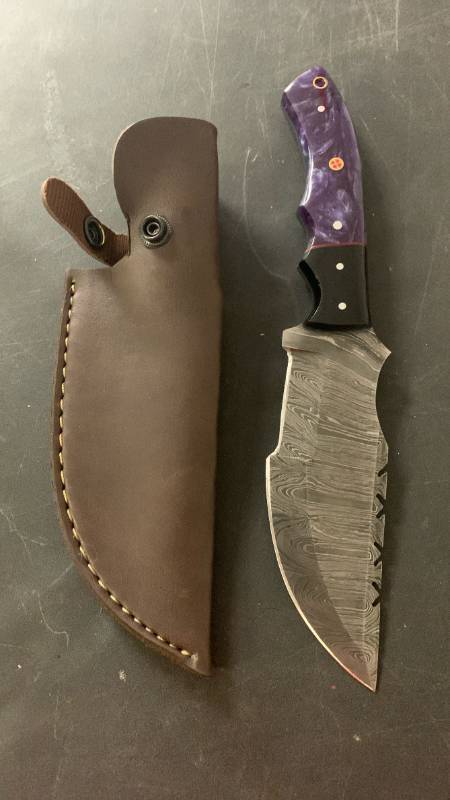 lot 27 image: Handcrafted Damascus Steel Full Tang Knife Blade with sheath approx 10.5 inches Hunting Fishing