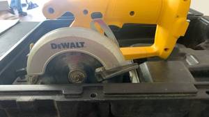 lot 55 image: DeWalt Circular Saw DW936 Trim Saw with Carrying Case no battery included ITR80
