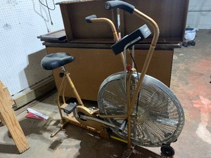lot 36 image: Vintage Schwinn Air-Dyne Ergometer exercise bike DRC20
