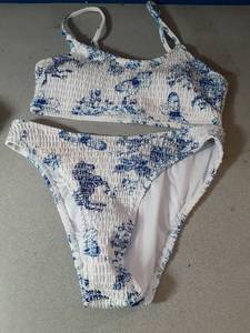 lot 19729 image: Size XS Bathing Suit  - Retail $0