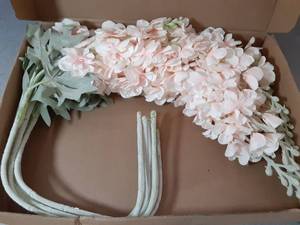 lot 19793 image: Fake Flowers  - Retail $0