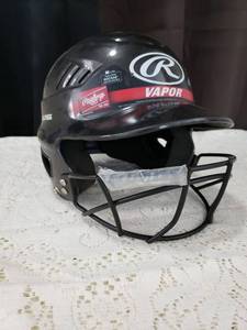 lot 25 image: Rawlings Vapor Baseball Batting Helmet with Face Guard