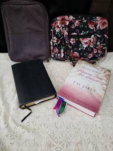 lot 31 image: Bible Collection with Carrying Cases and T.D. Jakes Edition