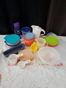lot 33 image: Tupperware Kitchen Storage Container and Bakeware Set