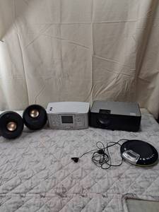 lot 46 image: Mixed Electronics Bundle with Projector and CD Player
