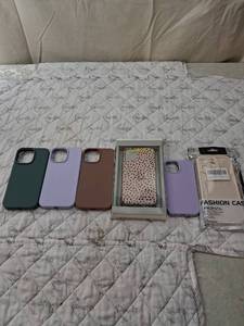 lot 59 image: iPhone Cases Bundle Mixed Colors and Styles