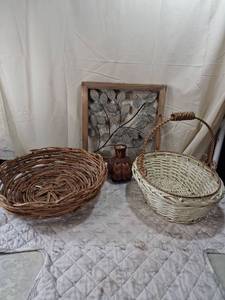 lot 89 image: Mixed Wicker Basket and Home Decor Collection